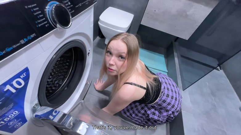 LesanaMild: Meia-irmã fodida enquanto está presa! - Ela implorou para ser fodida...