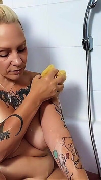 Erotik, küvette Alman tombul MILF