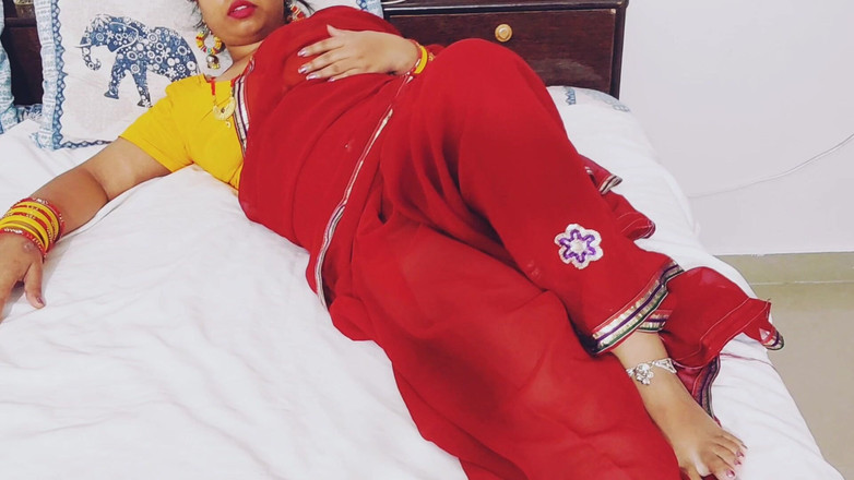 Hotty Jiya Sharmaa: 늙은 아버지에게 따먹히는 핫한 인도 바비