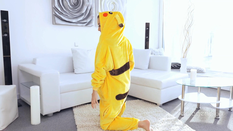 Real Agent: Incrível sexy Pikachu gosta de abrir seu buraco raspado e...