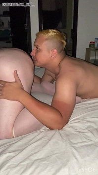 ฉันดูดหีเพื่อนสนิทของพ่อเลี้ยงตอนที่ภรรยาออกไป