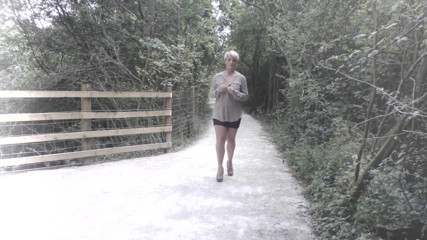 Kylie Britain Adventures: Hot walk