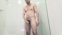 Tommhot: Masturbation en jouant avec mon prépuce en faisant pipi dans...
