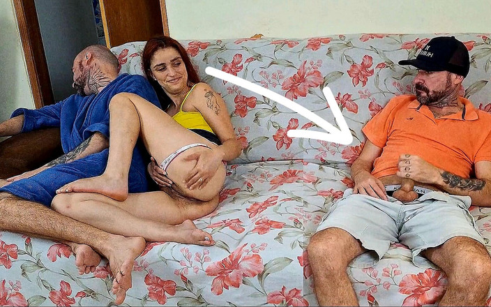 FannySquirting: Evli kadın kocasını gavatın arkadaşıyla aldatıyor