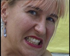 YOUR FIRST PORN: Masturbiert - Eine Reife Frau - así es como una mujer madura...