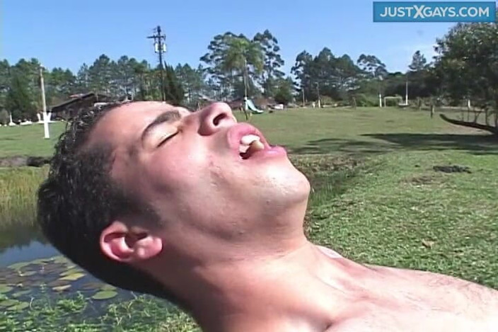 Just X Gays bareback: Sur le lac, une bite bien dure dans le cul,...