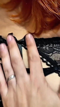 Gadis panas melakukan blowjob, bercinta di bilik mandi dan mendapat air mani besar di dadanya