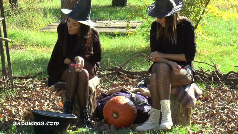 Sadurnus: Happy Halloween! Pumpkin Face Spitting