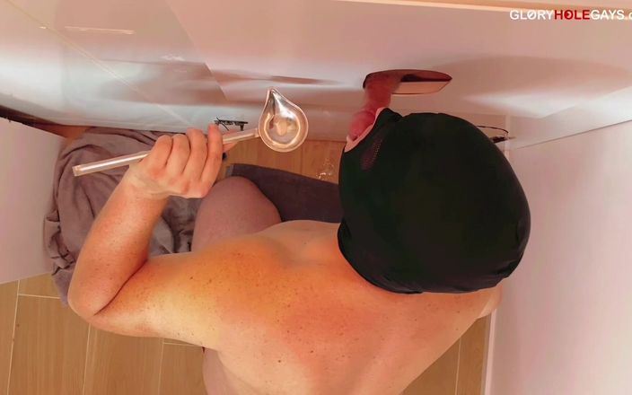 GLORYHOLEGAYS: Charco de leche en el gloryhole - estudiante me da su...