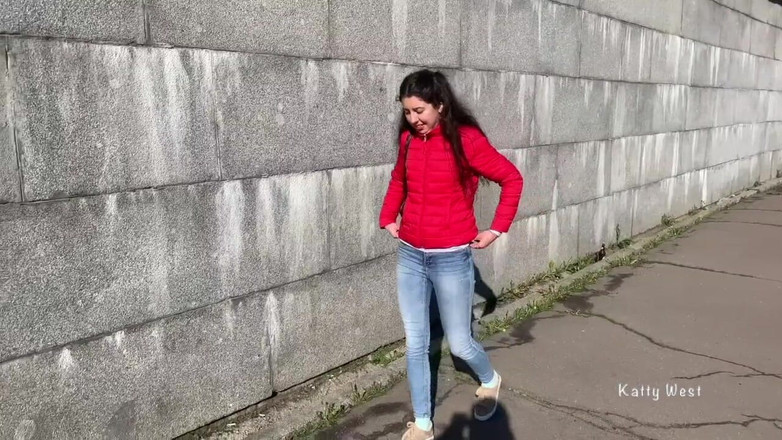 Katty West: Sokakta işeme
