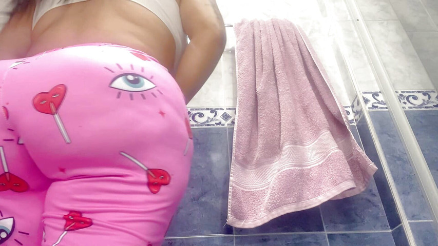 Huge Ass of Big Ass Latina Woman Caught (Sensesex 1989)