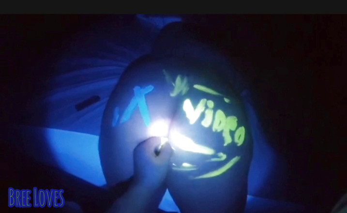 Bree Loves: Scopando il culo di una pawgs vergine con un plug...