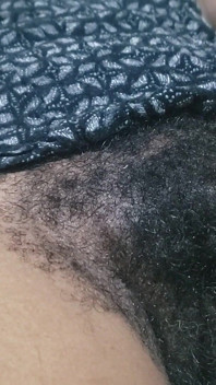 紧致阴户特写创造了一个诱人的深夜幻想充满了挑逗的吸引力
