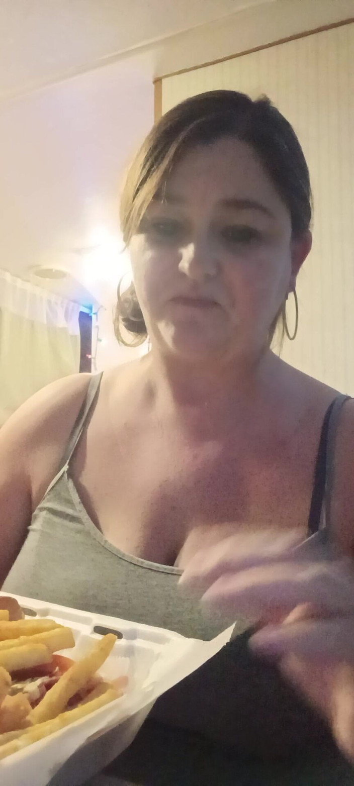 GoddessKristy00: Diosa comiendo pizza