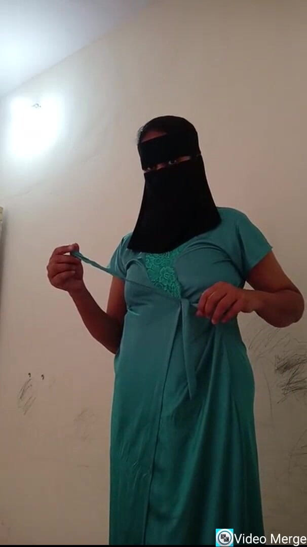 Bigbarrek: Sexy manželka sundá Bikni