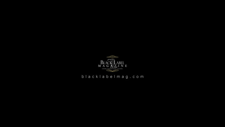 Black Label Magazine: 镜子，镜子：一个性感的红发女郎裸体