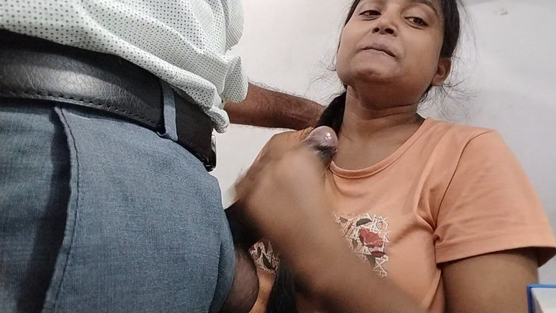 Pooja Didi: 계부의 자지를 즐기는 의붓딸. 키스하고 빨기