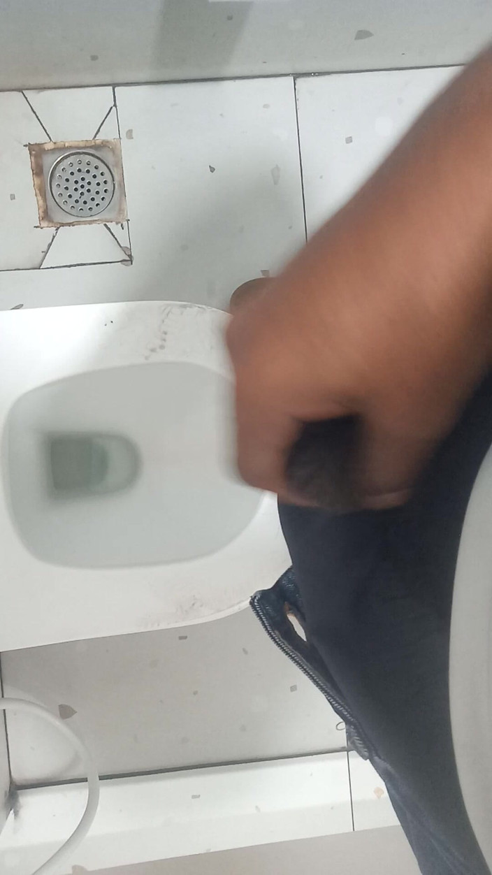 KUMBHA MANOJ KUMAR: Bugün hemşiremi tuvalete geldikten sonra çok sert sikiyorum