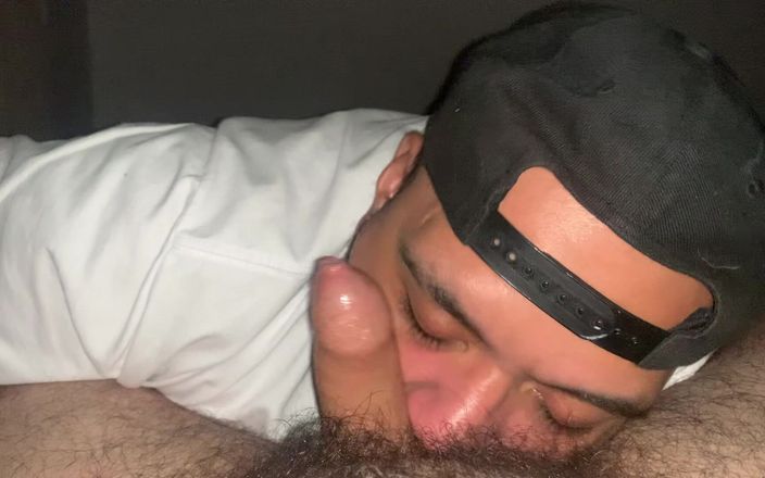 SloppyToppy: Mon ami hétéro adore ce que sa bite se sent...