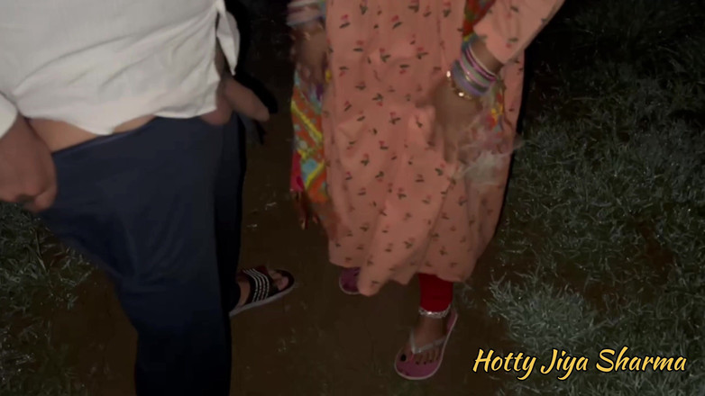 Hotty Jiya Sharmaa: Casetă sexuală virală Kulhad Pizza cuplu futându-se cu soția vecinului,...