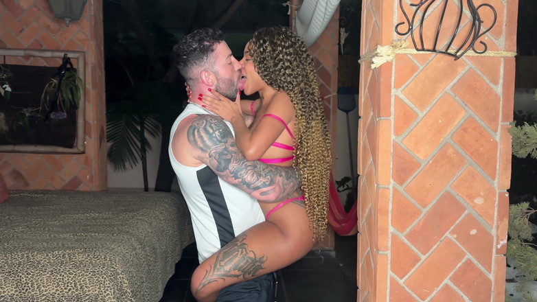 Maximo Garcia: Mulato com bunda redonda fodida forte