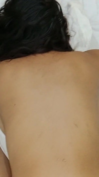 Teenie-mädchen bekommt ihren ersten echten orgasmus18+
