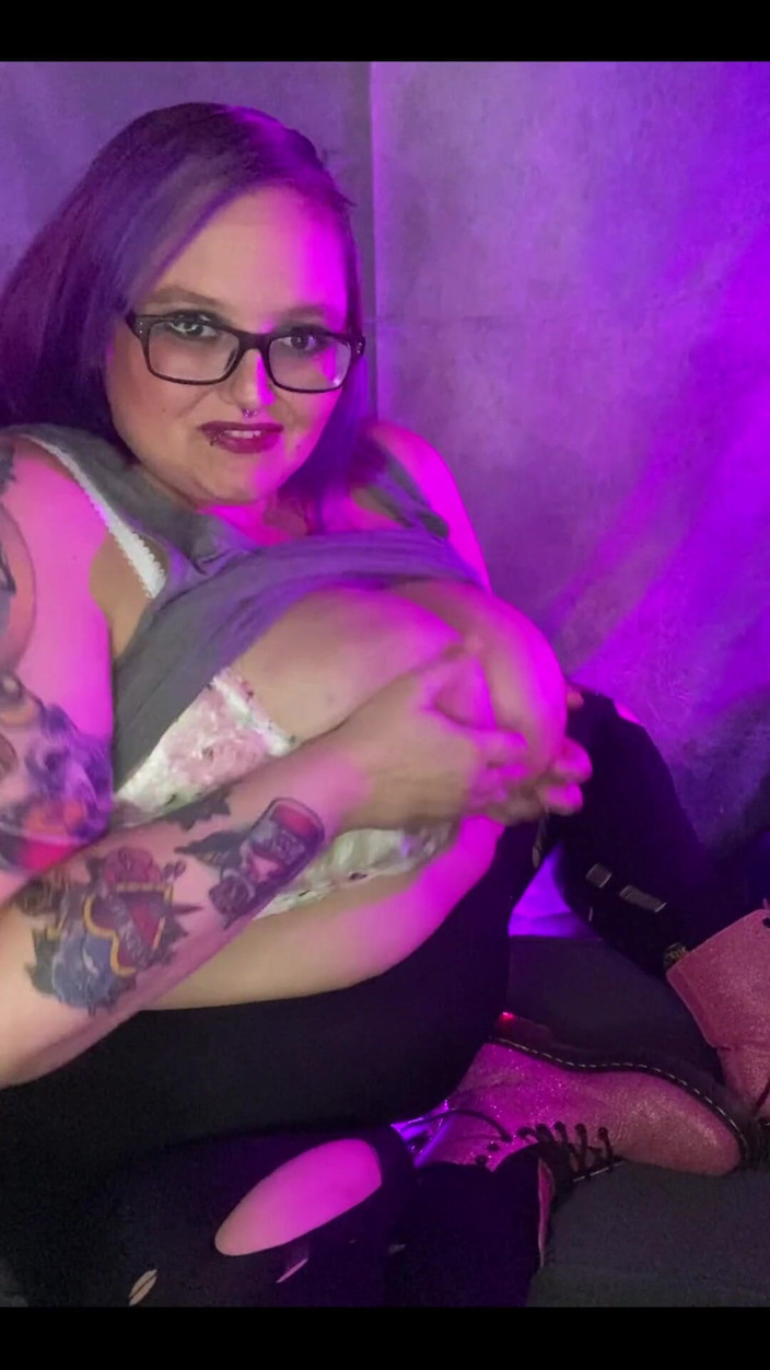 Sara Star: Get Addicted to Your Fat, Goth Girlfriend