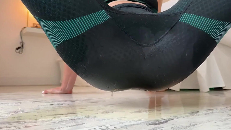 DINA LIGHT: Obcisłe legginsy i siusiu złośliwiec obserwuj każdy ruch krzywej