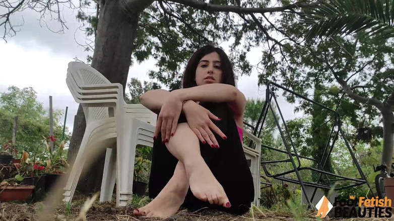 Foot Fetish HD: सेक्सी ट्रेनर vale Rovski हमें दिखाती है कि आकार में कैसे रहना है