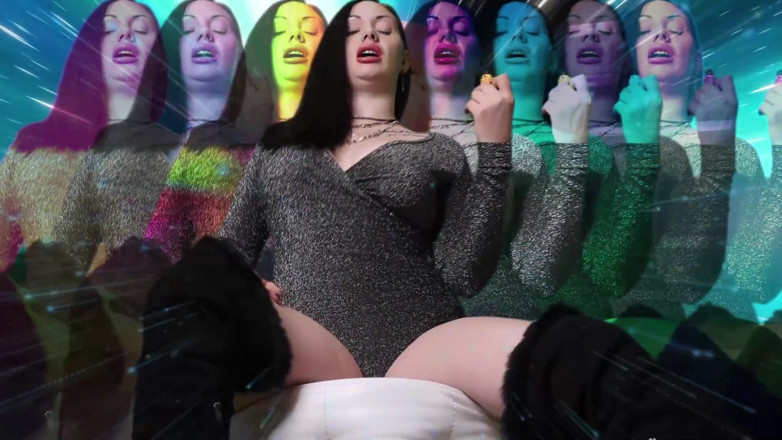 Goddess Misha Goldy: Thận trọng!!! Bạn càng ngửi càng nghiện tôi!