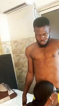 Un Cul Puissant Se Fait Baiser Dans La Salle De Bain Et La Chambre