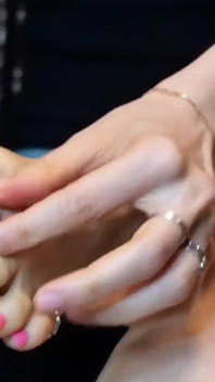 Çıplak ayaklar, toenail polonyalı ve toenail halkaları asmr hayır konuşma