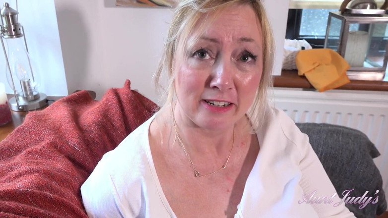 Aunt Judy's: Auntjudys - Vaše 53letá zralá bbw majitelka Katherina saje tvého ptáka (pov)