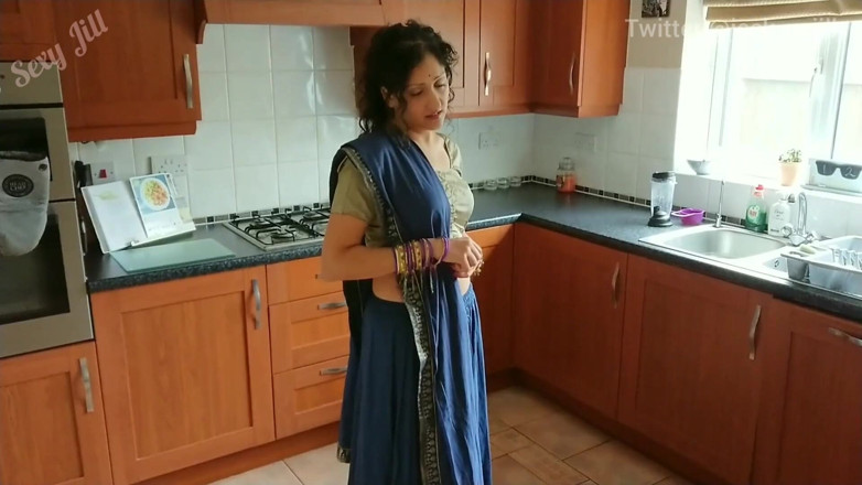 POV_Indian: ปู่ย่าอินเดียนเย็ดหีสาวหลานสาวบริสุทธิ์แน่นๆ - เรื่องเซ็กส์ภาษาฮินดี ตอน 2 Sexy Jill