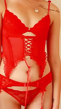 Teman wanita latina panas berambut merah saya dalam pakaian dalam merah seksi dijolok dalam pantat dan pepek