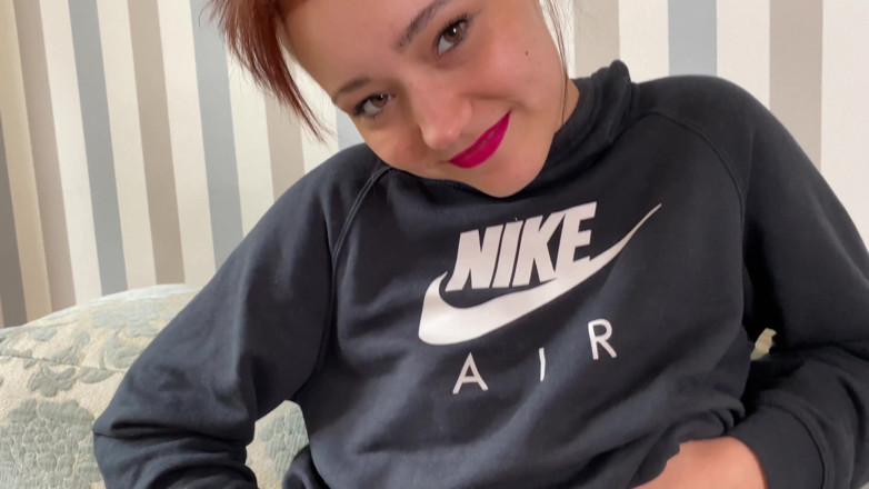 Denudeart: Красивая девушка страстно мастурбирует