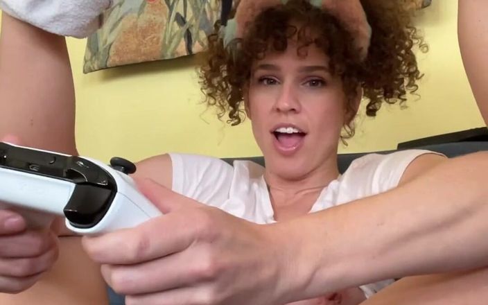 VibeWithMommy: Ketika kamu adalah seorang cewek gamer tapi tidak benar-benar bermain...