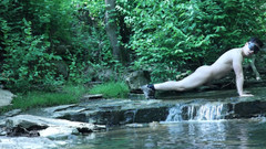 barenakedboy: Sich am Wasserfall biegen, einen kleinen privaten Moment schleichen ...