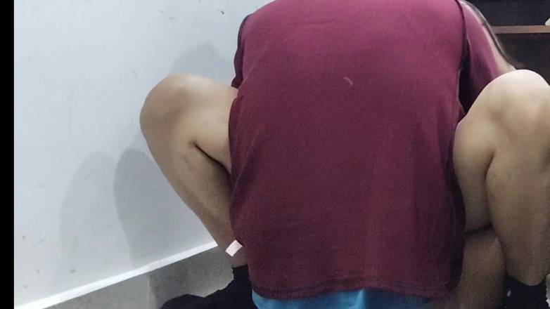 Local Bhabi videos: Bavilo se šukání mladší manželky nevlastního bratra, nahý hotelový pokoj