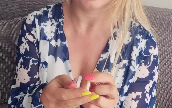 Anna Lynx: Kız arkadaşın seni bekaret kemerine kilitledi
