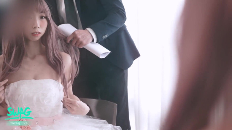 SWAG.live: 結婚式の秘密: 新郎がウェイトレスと浮気する間、花嫁の3Pは