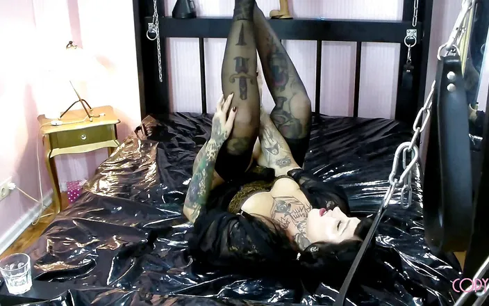 Domina Lady Vampira - SM Studio Femdom Empire: The broker