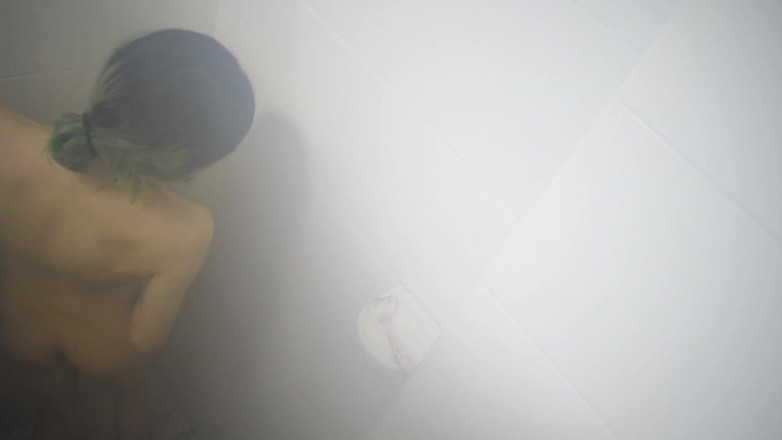 SultryStyles: După un duș, o tânără studentă este futută în diferite poziții în...