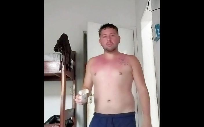 Marcosninfo: Я показала свою линию загара в душе и чуть не застукала.