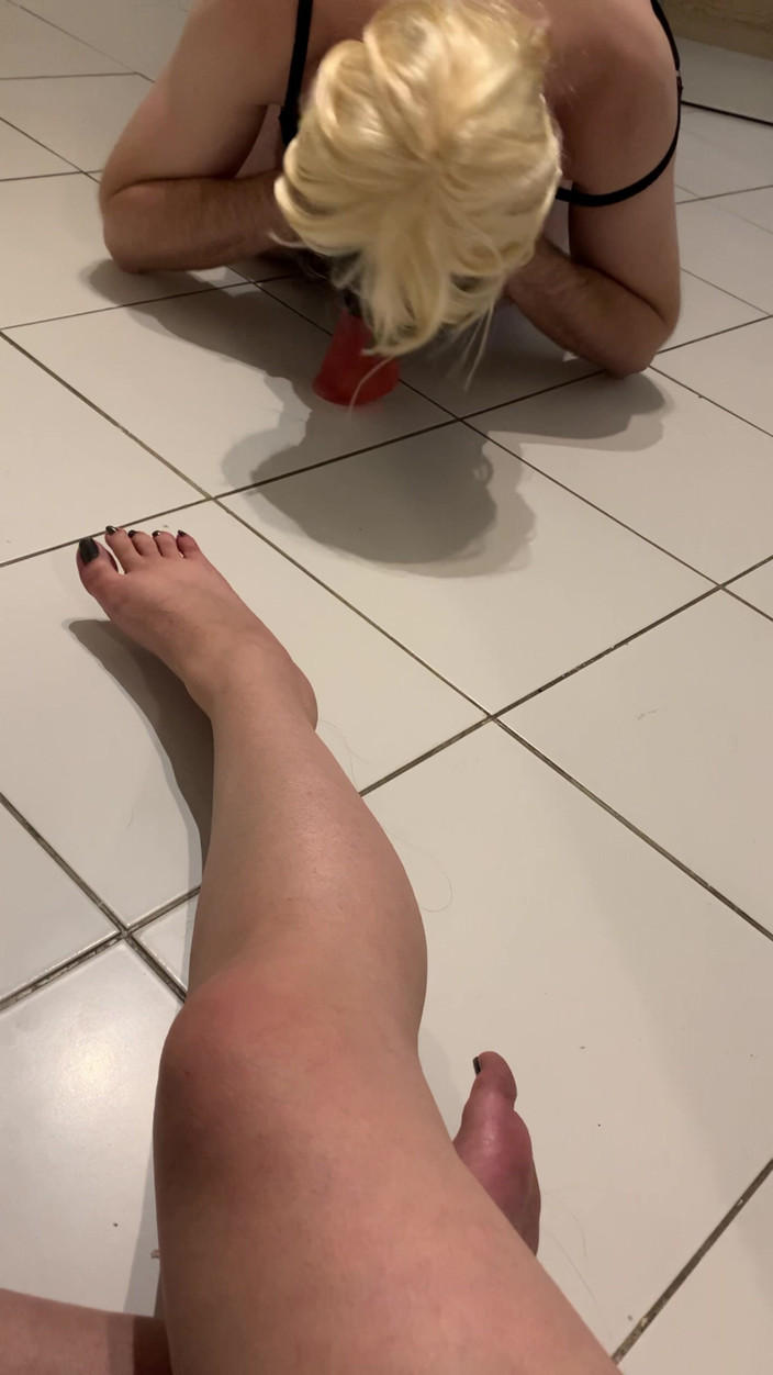 Maitresse Clara: Impara a succhiare come lei...