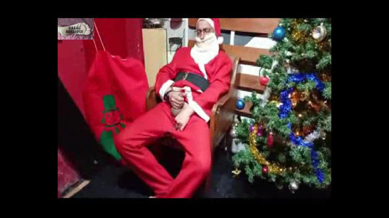 Casal Gresopio Male: Jultomten Smeker Sig Själv Vid Julen 2025