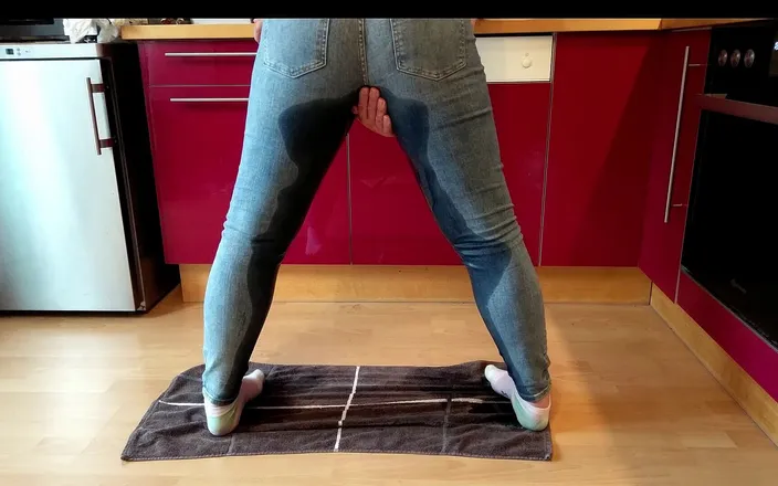 AnnHeel: Annheel - I Peed My Pants in My Kitchen While Cooking