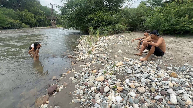 BritannySexxx: Coppia di giovani sconosciuti si incontrano in un campo aperto...