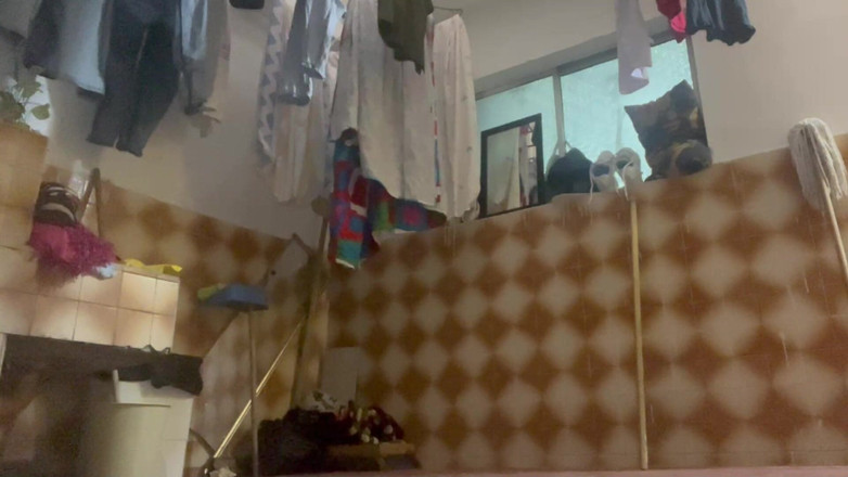 pampammedallo: Madrasta pega no quintal fazendo a limpeza (gosta de ser assistida)