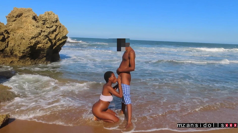 mzansionlyfan: Beach Blow Job